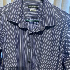D & G men button shirt. It’s a size medium in good condition